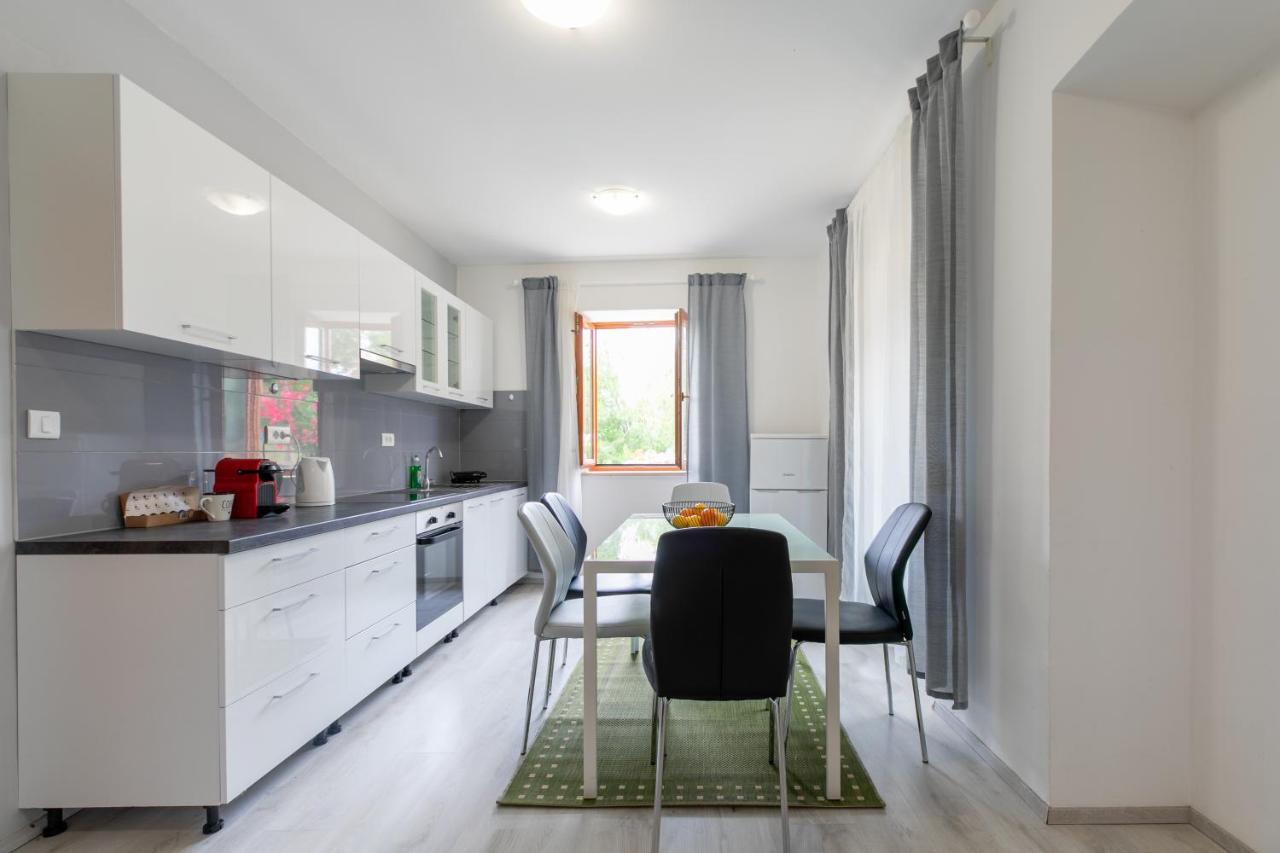 Apartments Kastel Pula プーラ エクステリア 写真